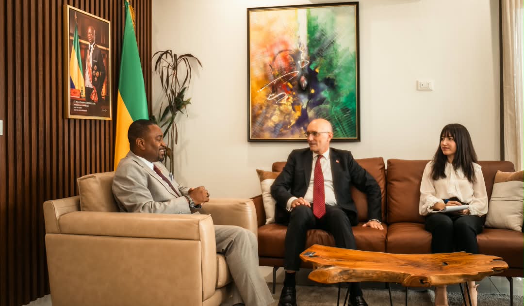 Diplomatie bilatérale et rayonnement sectoriel : le ministre Axel Jesson Denis Ayenoue s'entretient avec l'ambassadeur de Turquie au Gabon