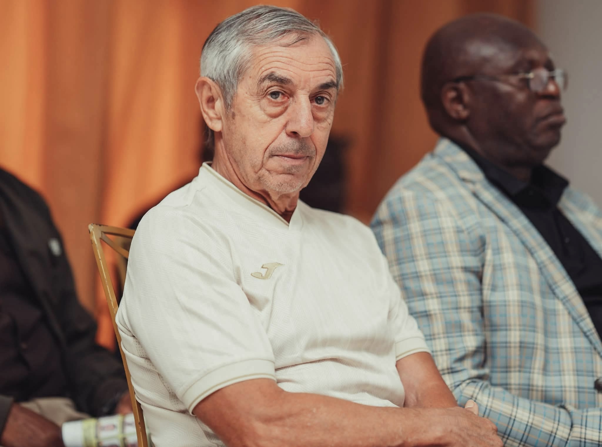 Alain Giresse dément les rumeurs : une présence remarquée à Libreville aux côtés de Sébastien Migné