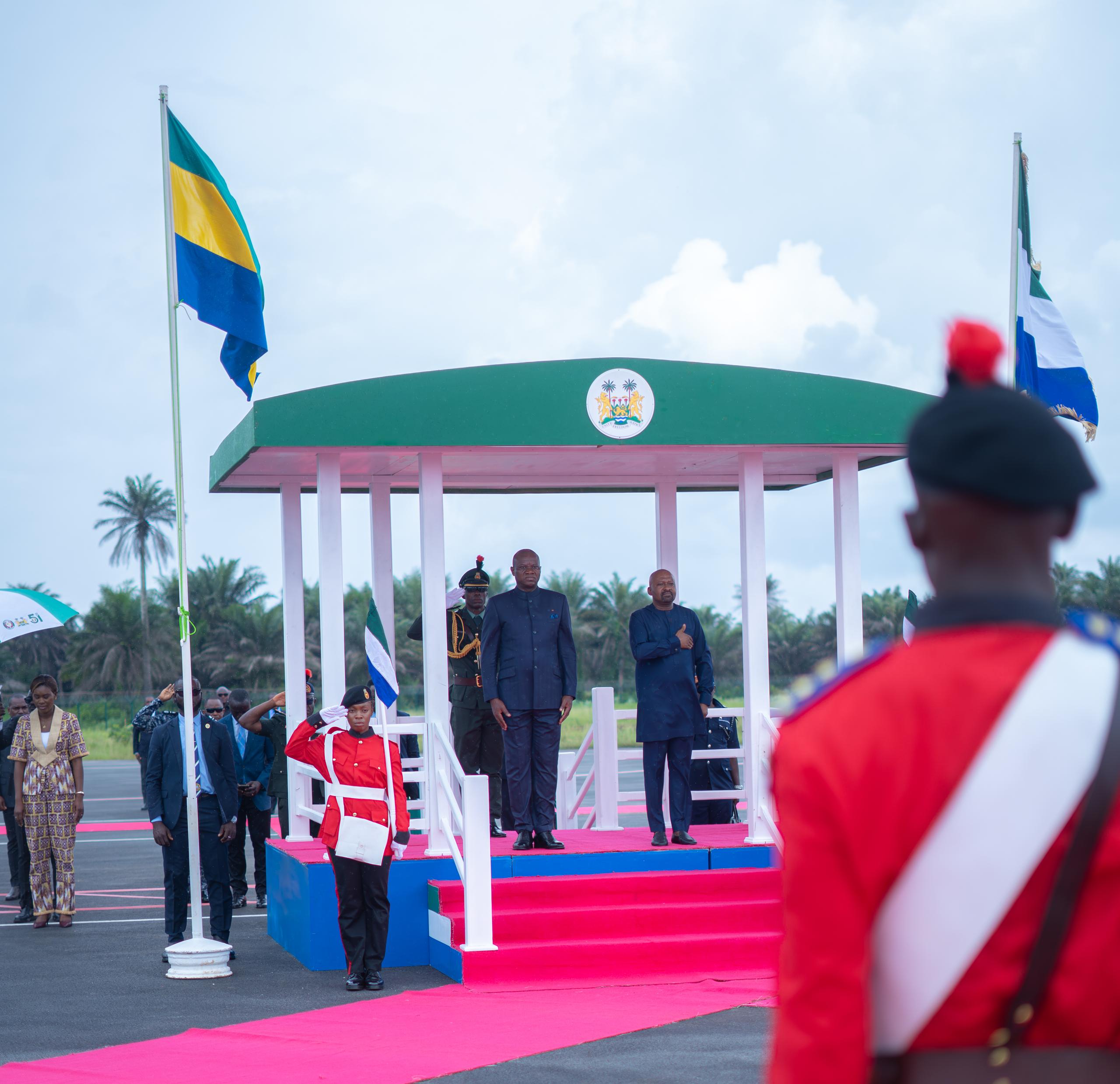 Diplomatie : Le Président Oligui Nguema entame une visite d’État en République de Sierra Leone