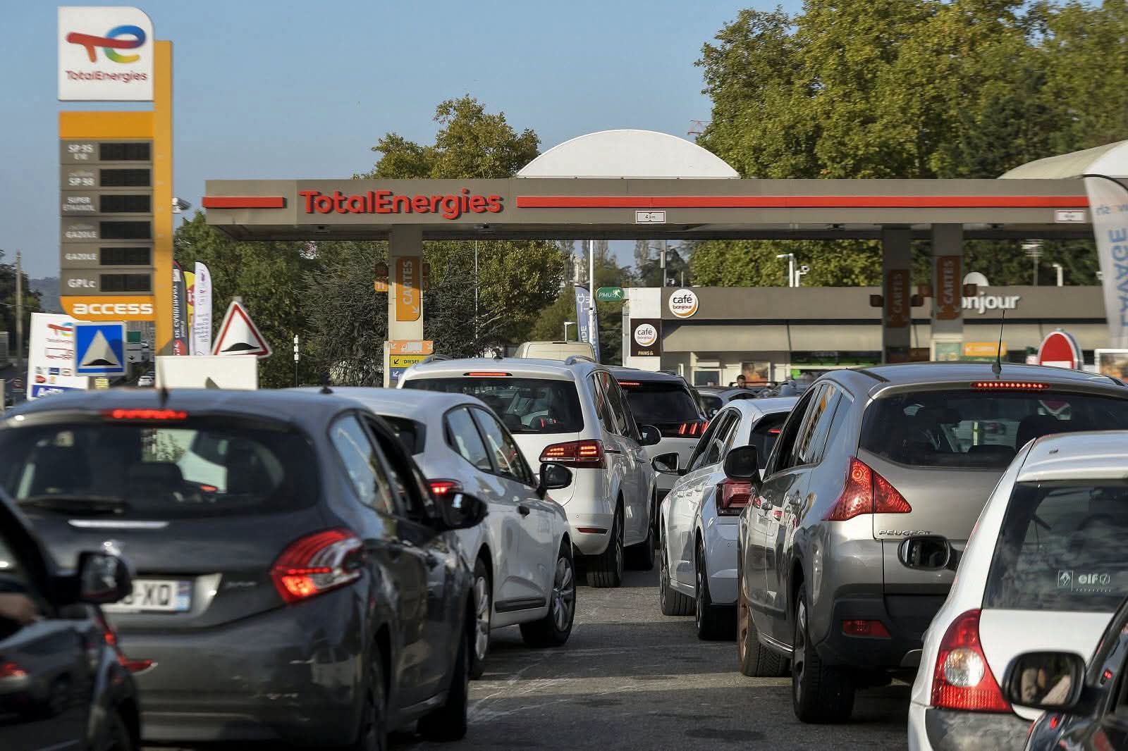 Crise des carburants : une cargaison de 8 000 tonnes d'essence accoste à Owendo pour amorcer la sortie de crise dans le Grand Libreville