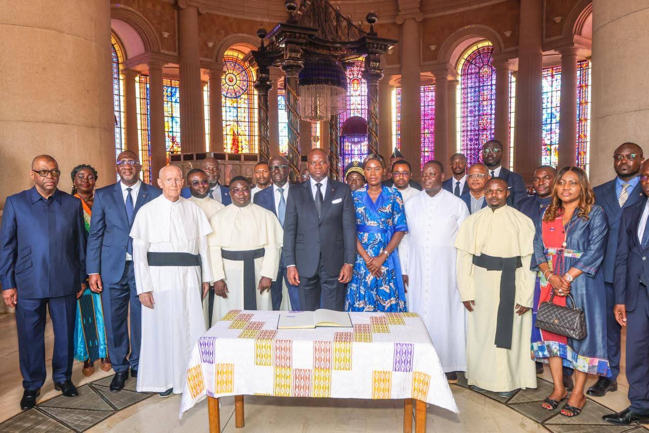 Visite Mémorielle : Oligui Nguema et son épouse en immersion à la Basilique Notre-Dame de la Paix de Yamoussoukro et au mausolée Félix Houphouët-Boigny
