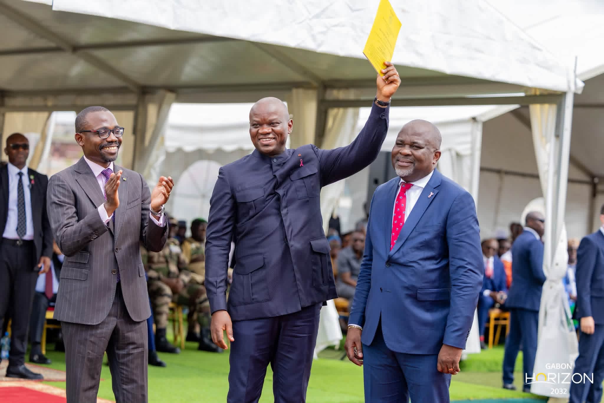 Régularisation domaniale et justice sociale :Oligui Nguema préside la distribution historique de 16 000 titres fonciers à Nzeng-Ayong