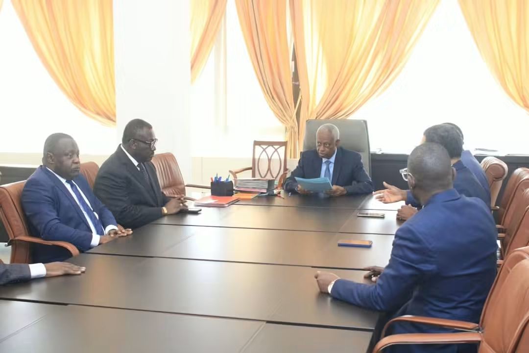 Administration municipale et continuité du service public : la Mairie de Libreville autorise la légalisation sans timbre face à la pénurie
