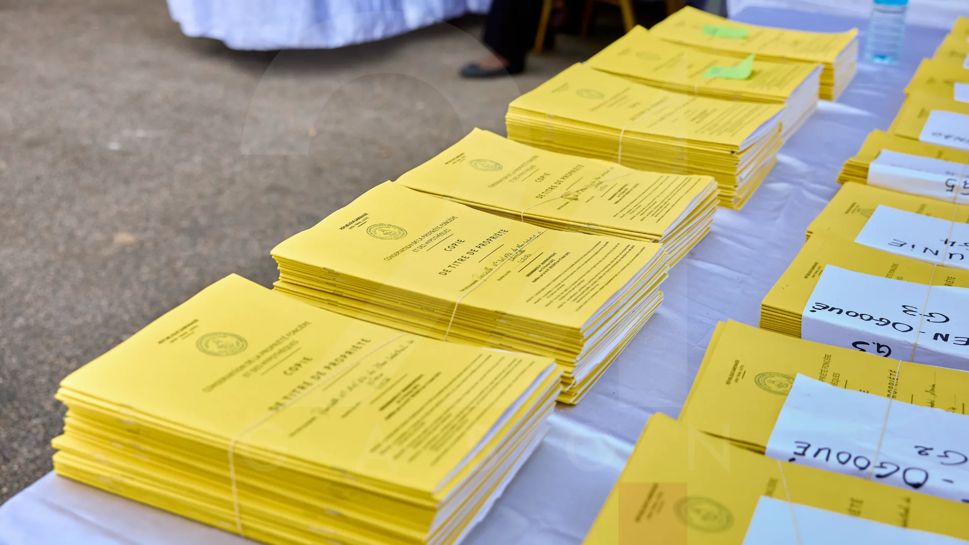 Solidarité nationale et justice sociale : le président Oligui Nguema prend en charge les titres fonciers de 100 familles démunies