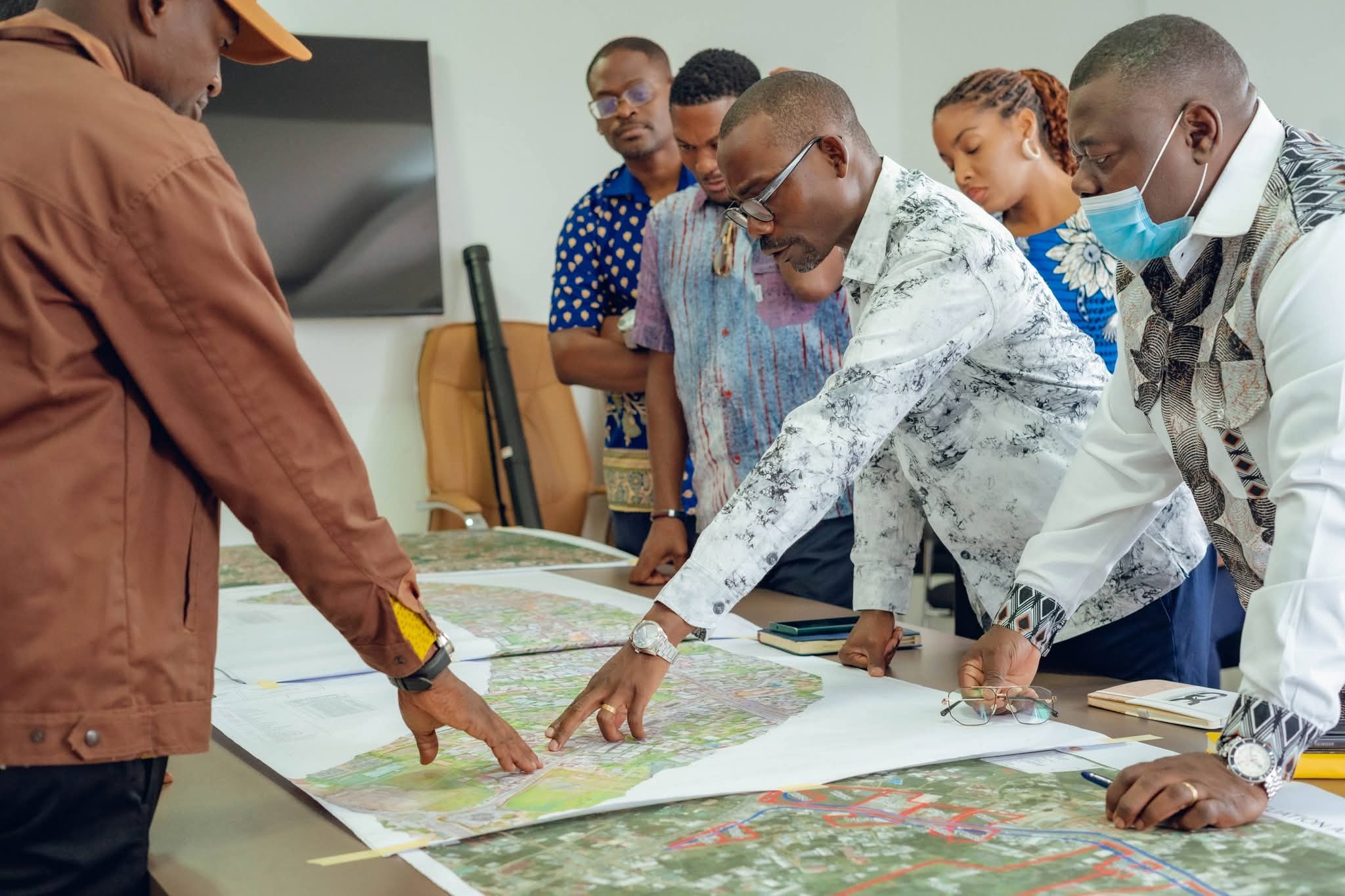 Libreville : le Ministre Mays Mouissi pilote le dossier foncier pour le projet d’agrandissement de la voie d’Okala