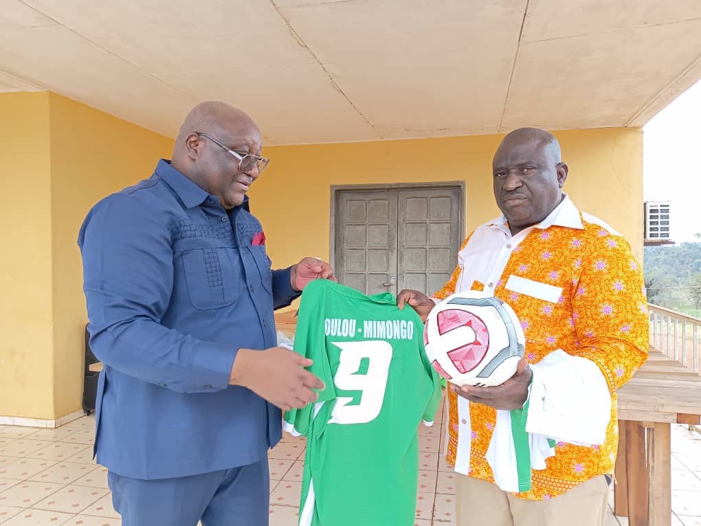 Célestin MBIGUIDI MANGUINGA et Ogoulou-Uni apportent un important soutien à la Jeunesse Sportive de l'Ogoulou