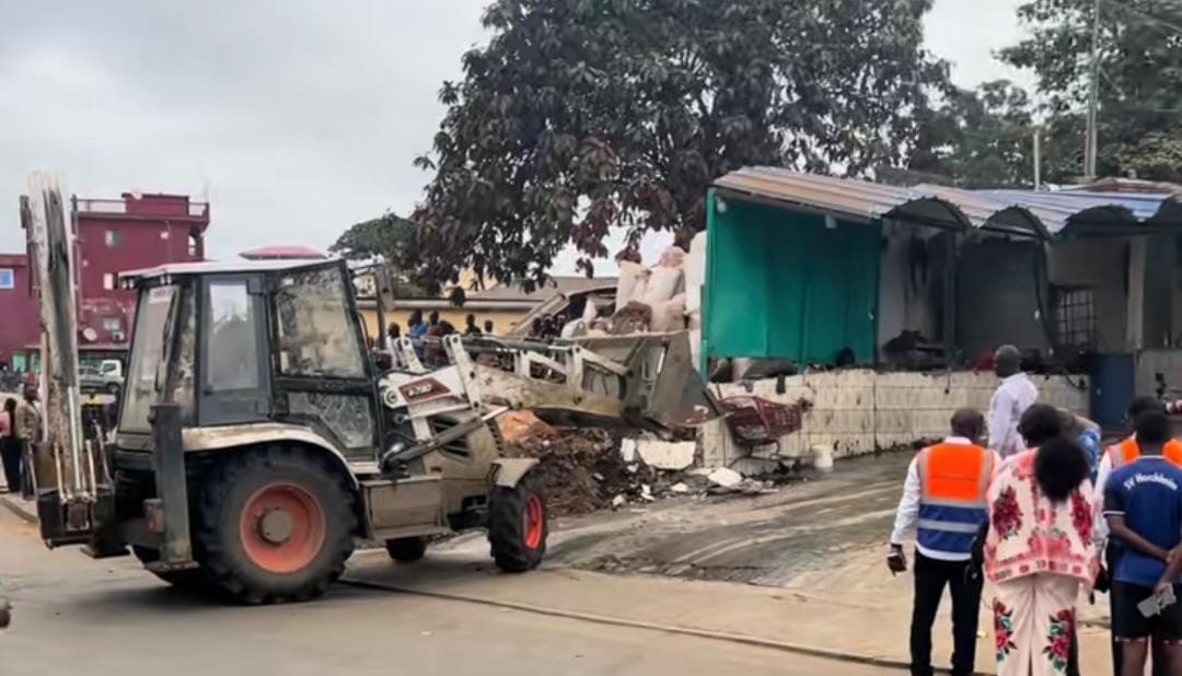 Libreville /Atong Abè: la mairie du deuxième arrondissement «bousille tout» pour faire respecter la mesure contre l'occupation anarchique du domaine public