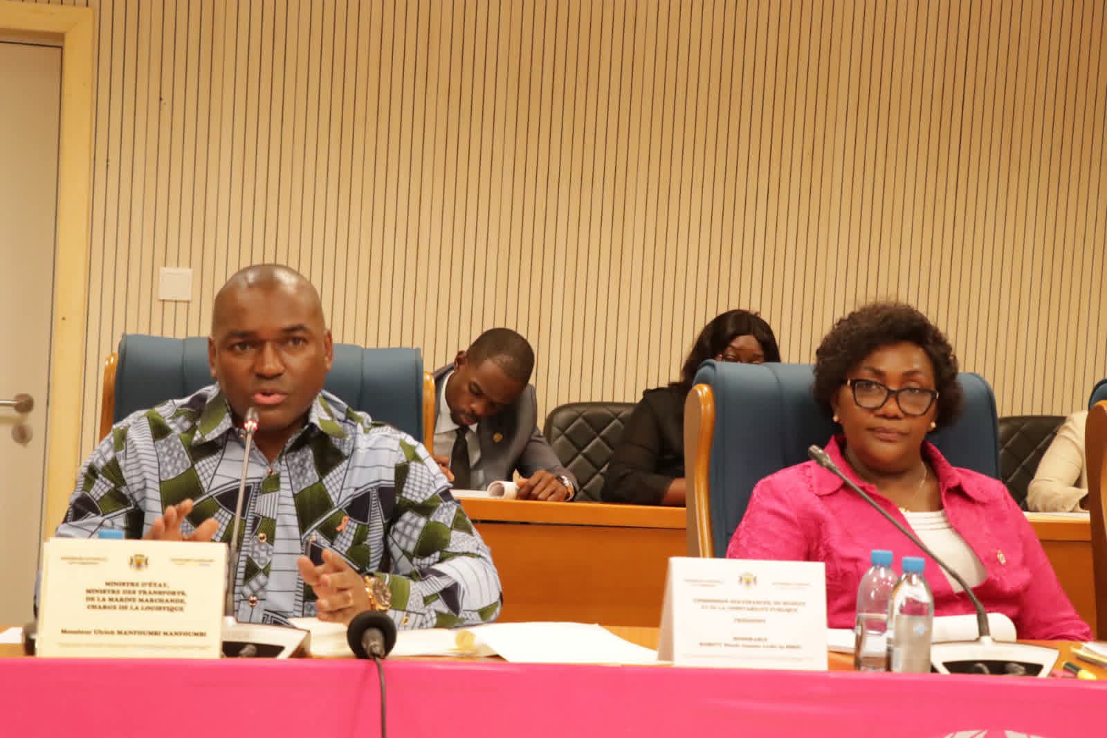 Contrôle budgétaire et mobilité : le Ministre d'État Ulrich Manfoumbi Manfoumbi défend la Mission « Transports » à l'Assemblée nationale