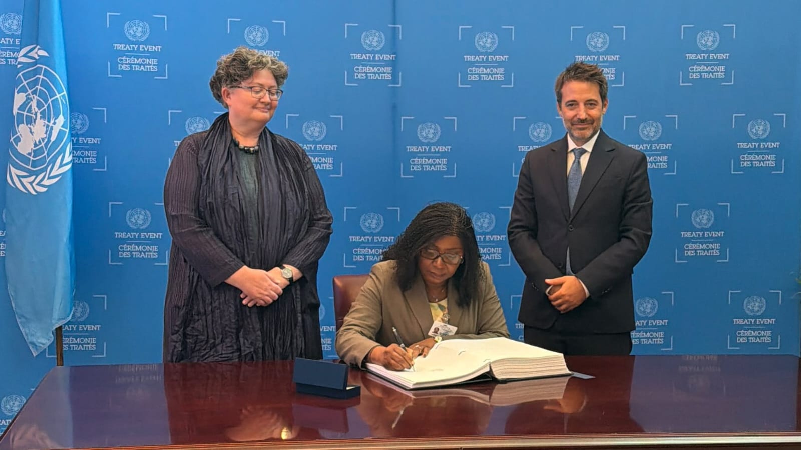 Le Gabon renforce son engagement diplomatique en signant le Traité sur l'interdiction des armes nucléaires à New York