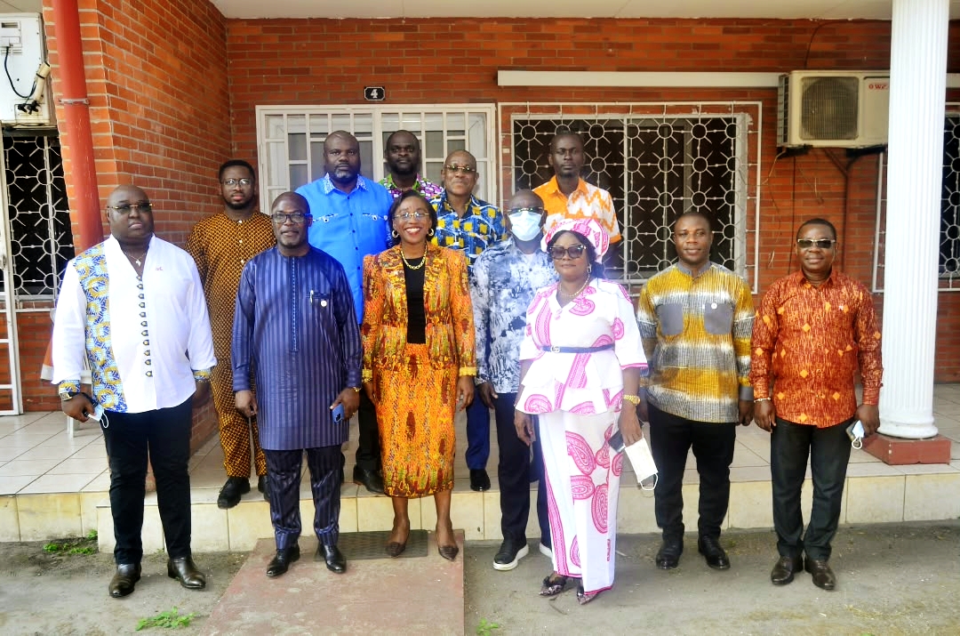Ogooué-Maritime : Édith Laure OYAYA épse MBIGUIDI en tournée de proximité à Port-gentil pour booster les équipes à l'optimisation du recouvrement des recettes de l'État