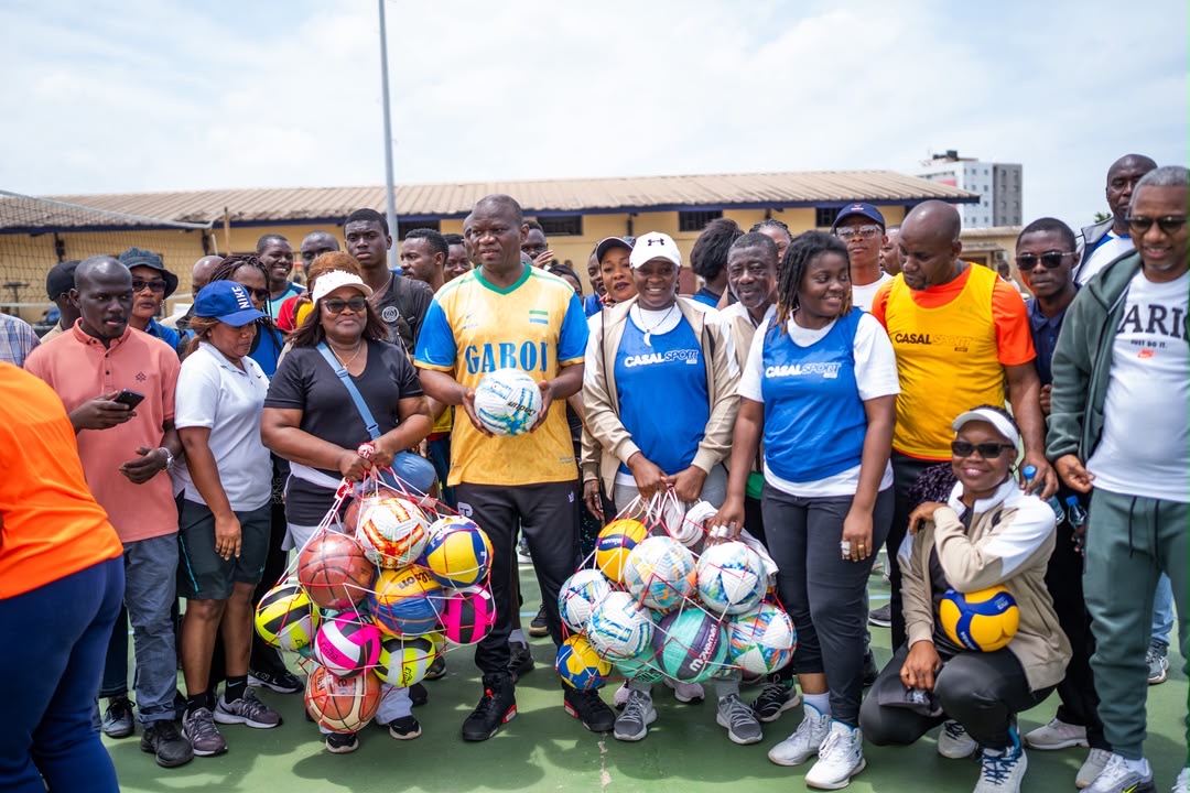 Port-Gentil : au Lycée Joseph Avaro, Oligui Nguema met l’accent sur les conditions d’apprentissage et le sport
