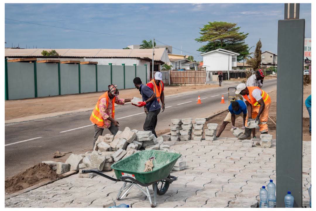 Visite imminente d'Oligui Nguema à Port-Gentil : les autorités municipales accélèrent l'embellissement et l'éclairage de la ville