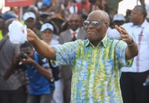 Albert Ondo Ossa : peut-on représenter un peuple depuis Paris ?