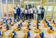 Kits alimentaires INJS : la SEEG aux côtés de la jeunesse