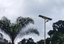 Développement local : Régis Onanga N’diaye illumine les villages de l’Etimboué